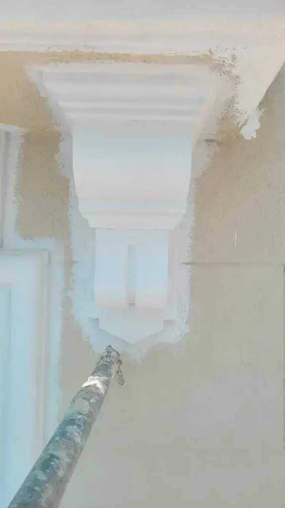 Detalle de una ménsula con remate moldurado