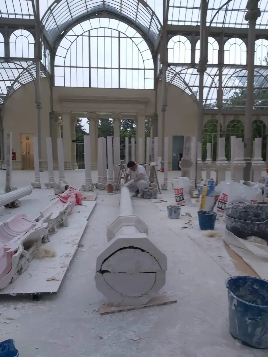Piezas ornamentales preparadas en el interior del Palacio de Cristal